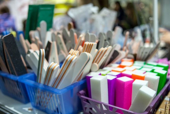 на что обратить внимание при выборе расходных материалов для маникюра